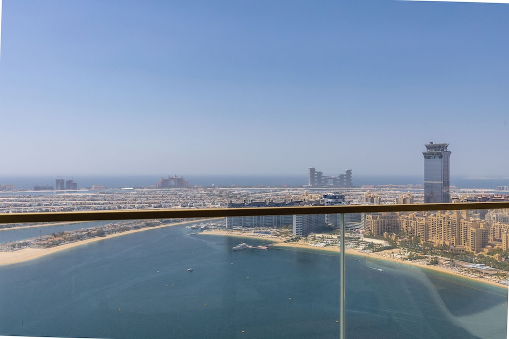 Maison Privee - Coastal Living w/ Uninterrupted Sea and Palm Views