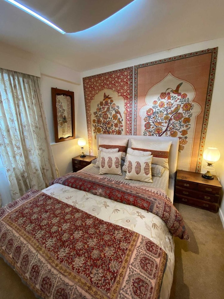 Beautifully Curated 2BD Flat Tyburnia, London!