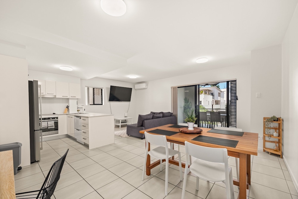 Central South Brisbane Stay With Pool Access