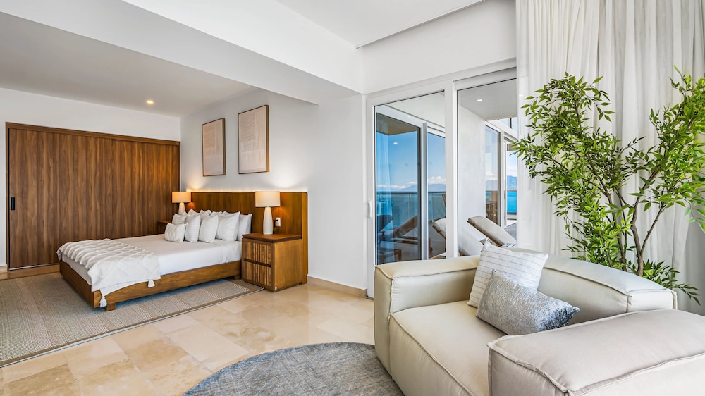 Beachfront Luxury 4BR Penthouse With Incredible Ocean Views