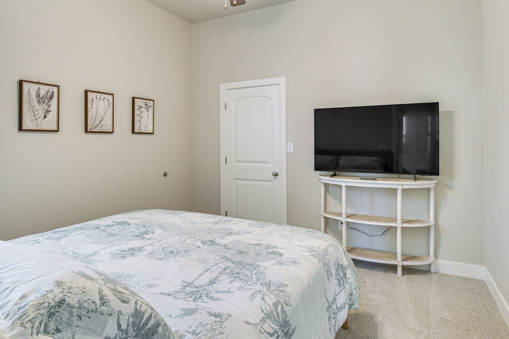 8 Mi to Texas Tech: Spacious Lubbock Home
