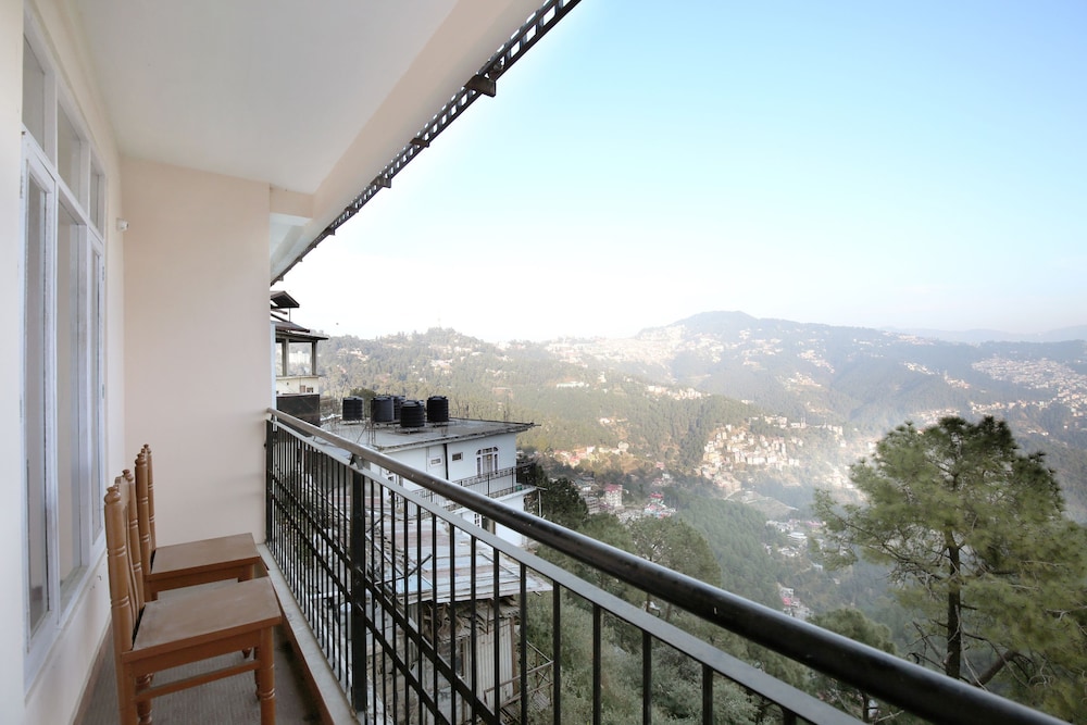OYO 10165 Home 2BHK Snow View Apartment
