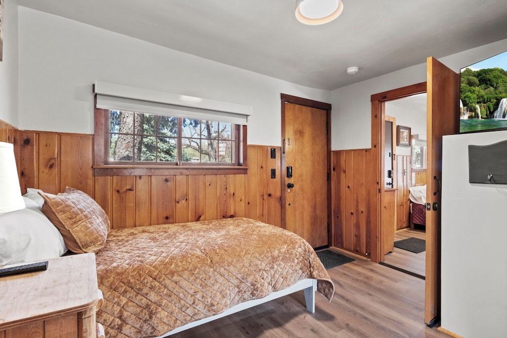 Timber Lodge Cabin 9