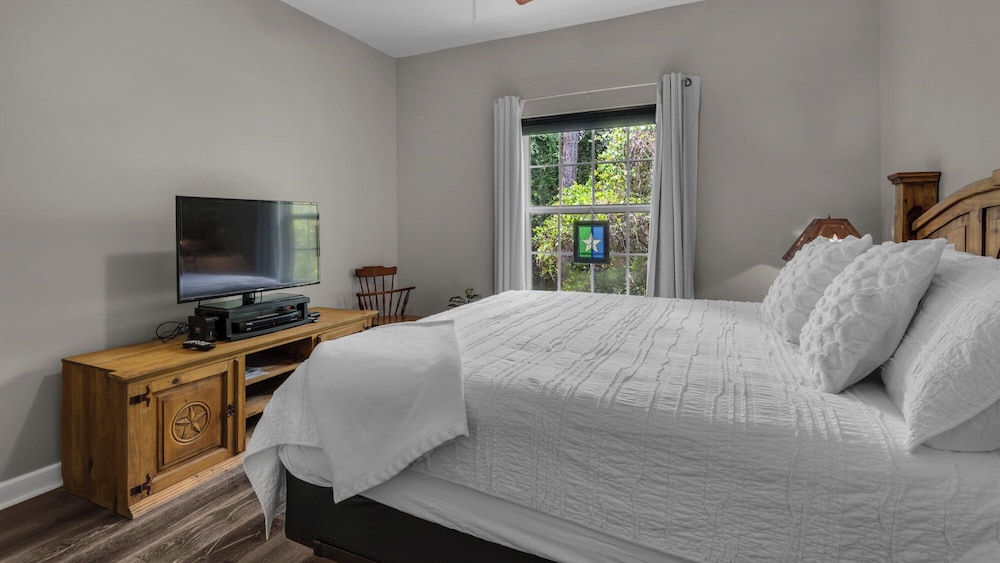 Seacrest 4BR w/ Private Heated Pool + Beach Access & Dolphin Cruise Ticket!