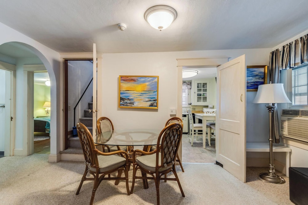 Hickman Street 208a