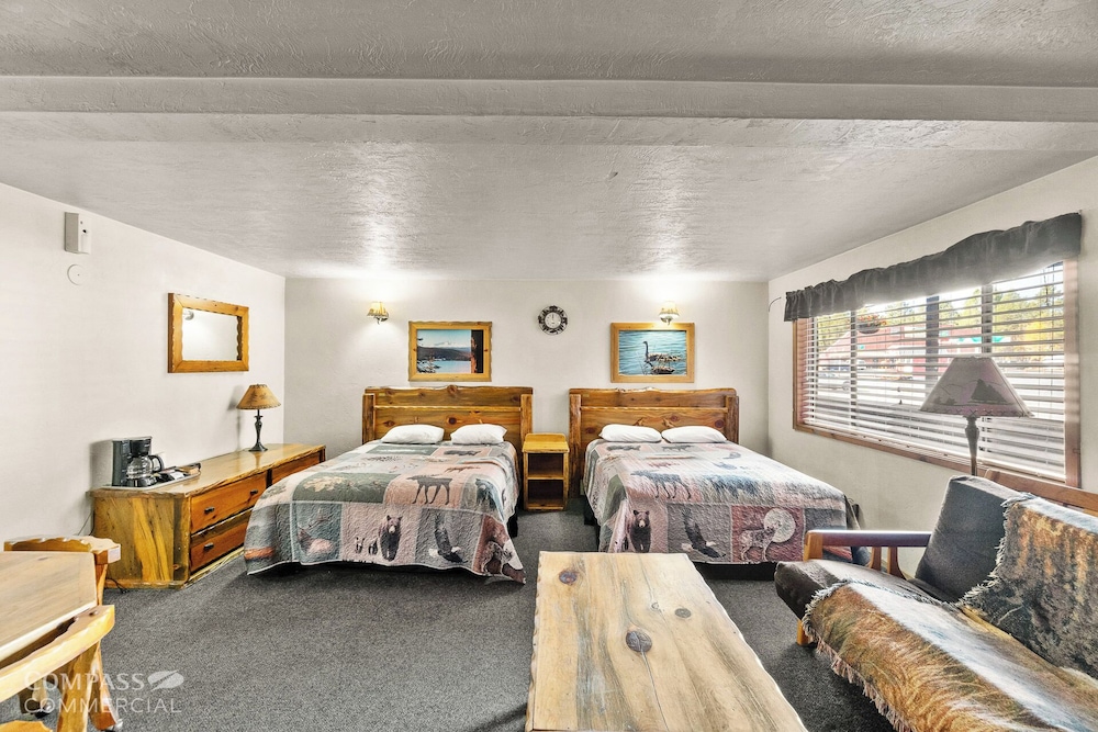 Willamette Pass Inn Chalets view 3