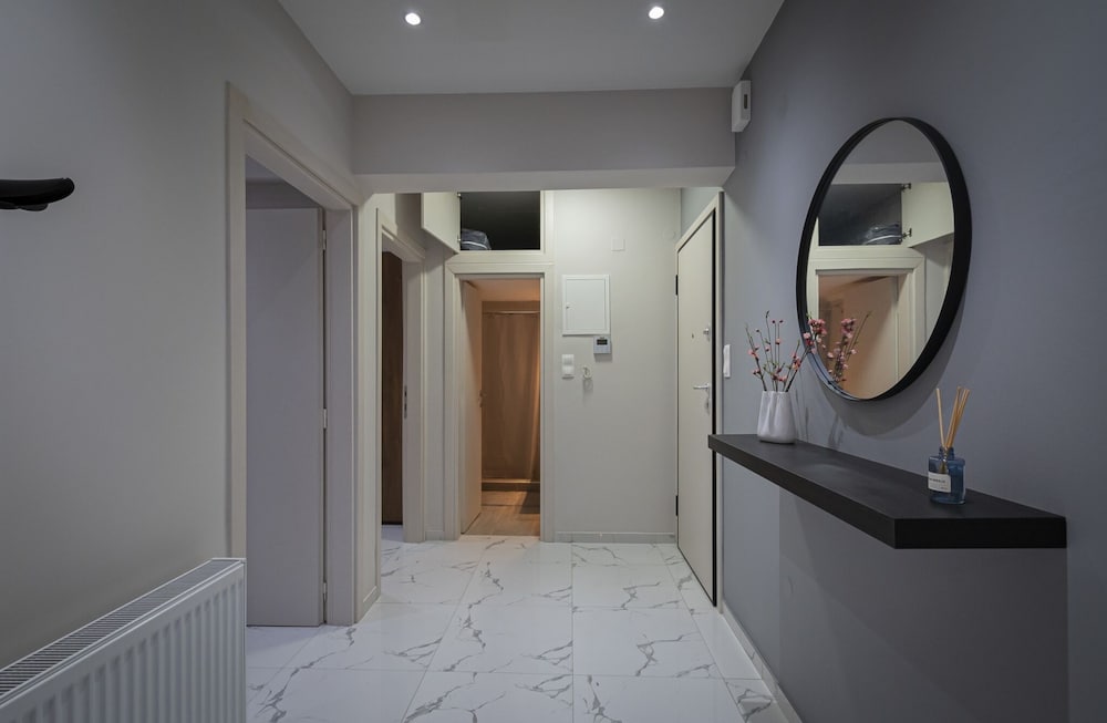 Central Cozy Home by Rentals Pro