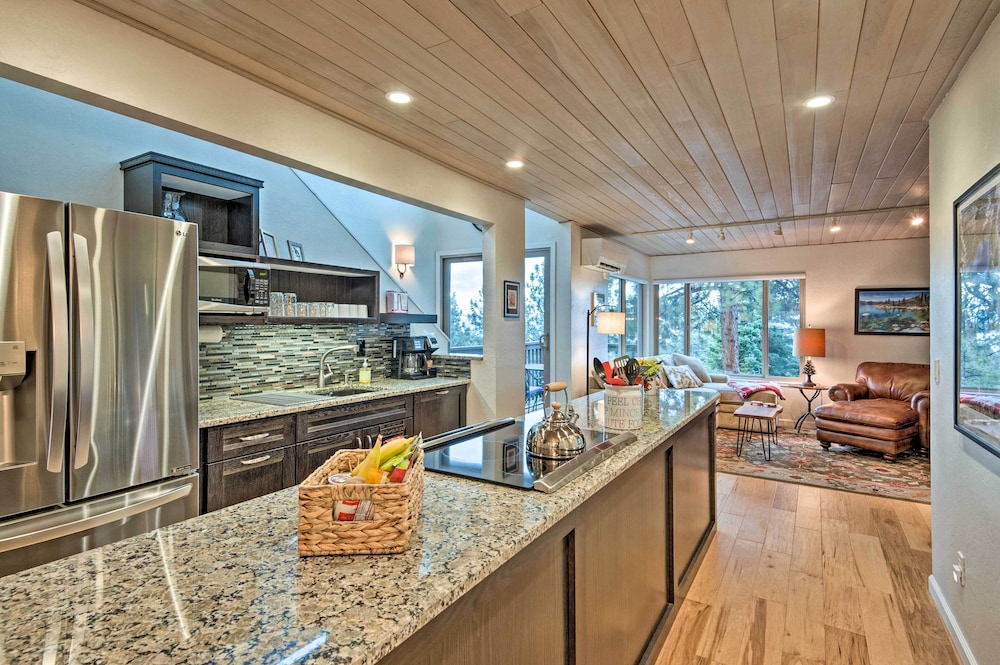 Tahoe Retreat w/ Deck - 2 Mi to Nevada Beach! - Property Image 20