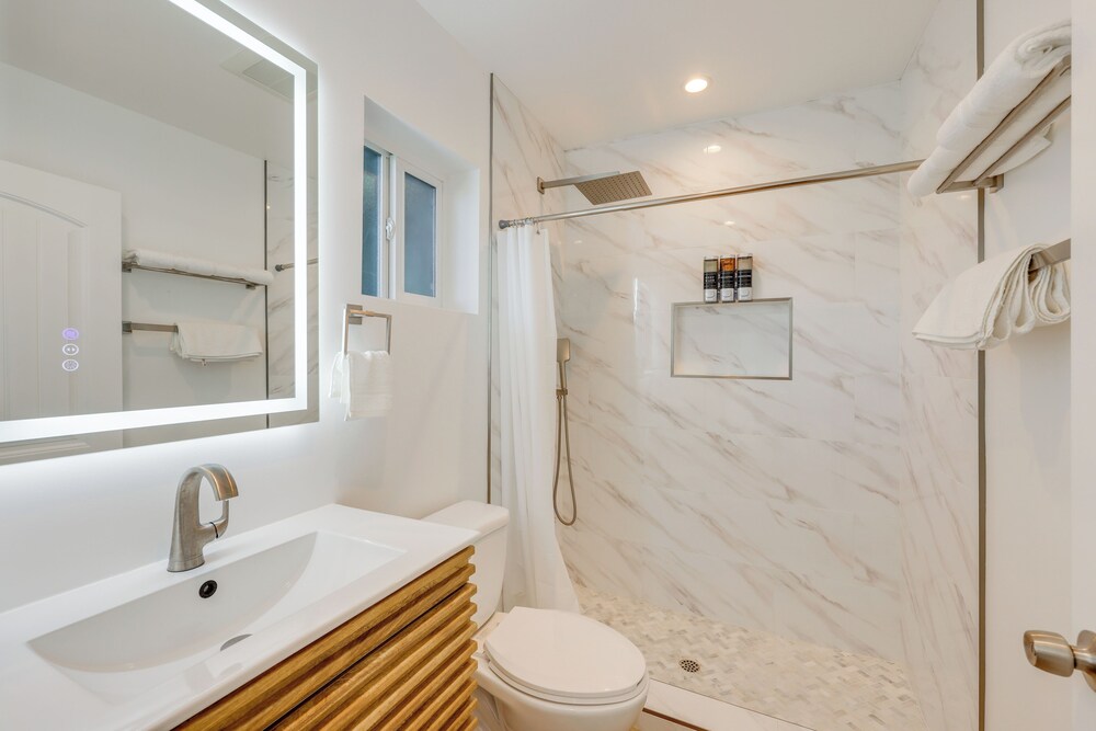 35 Mi to LA: Modern Apartment in Chino!