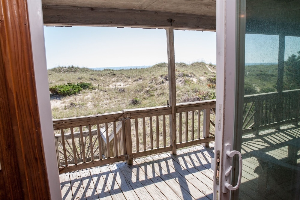 Time / Tide 4 Bedroom Cottage by RedAwning