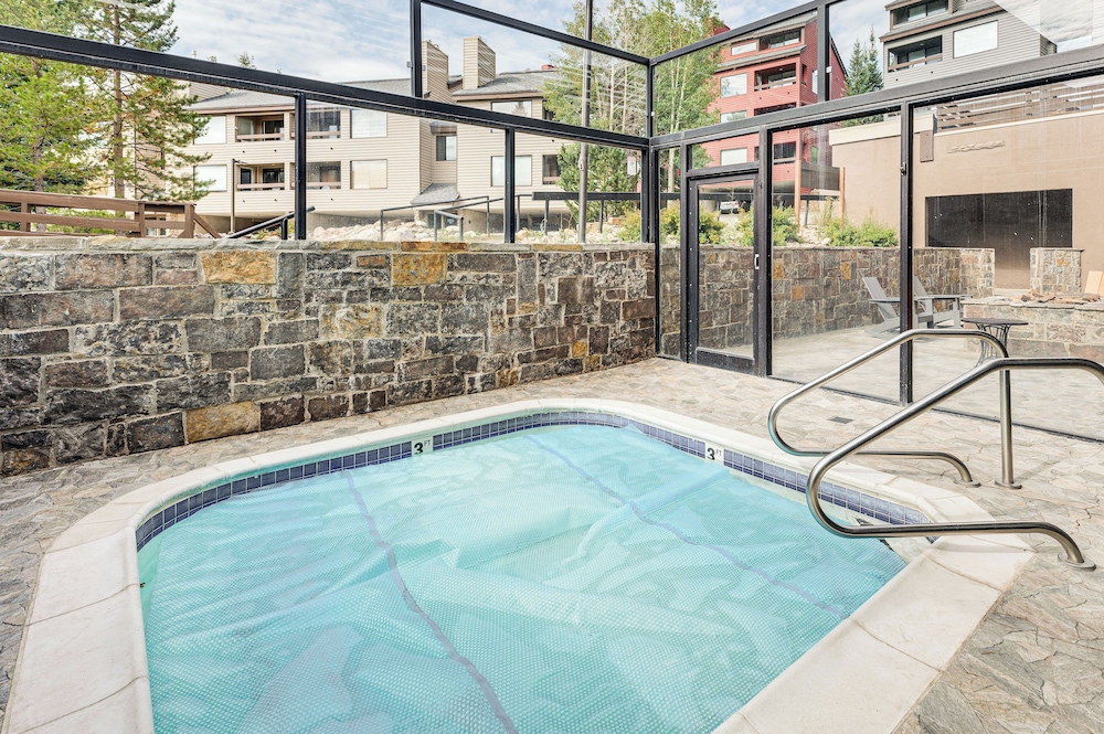 2 Mi to Winter Park Slopes: Mtn-view Condo!