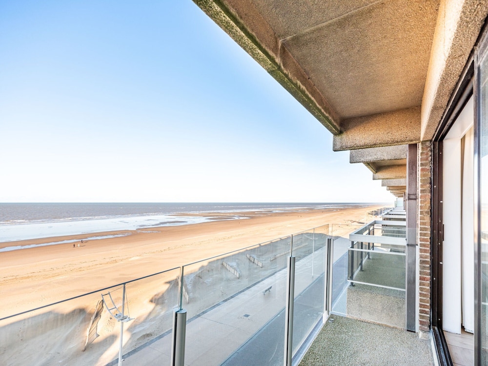 Apartment in St-idesbald With Sea View