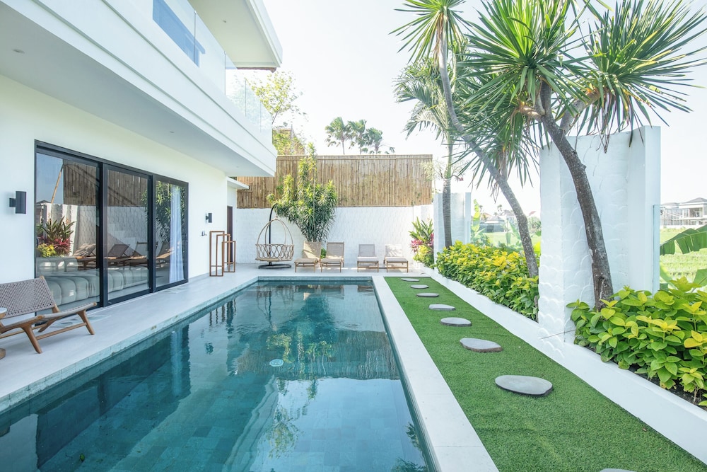 4 Bd Seminyak Retreat, Rice Fields 4 Mins to Beach