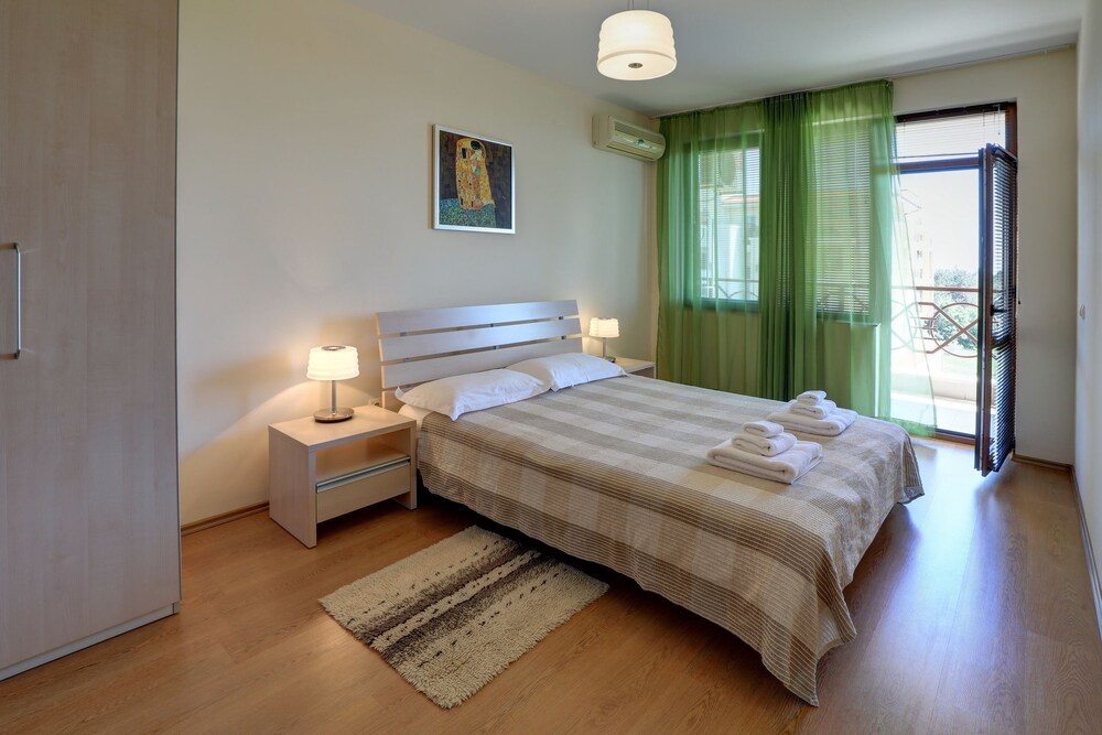 Lighthouse Luxe Estate Apart & Villas