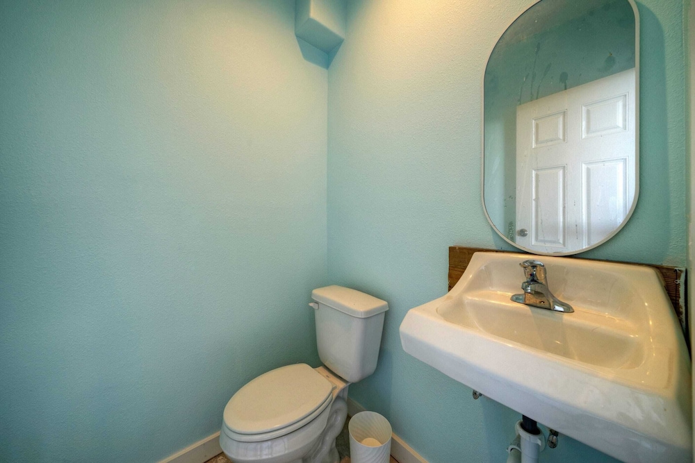 2 Homes, Sleeps 22 2 Private Pools, Firepit, Steps to Beach Boardwalk Access