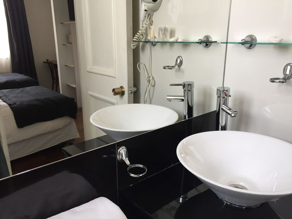 WE Hotel