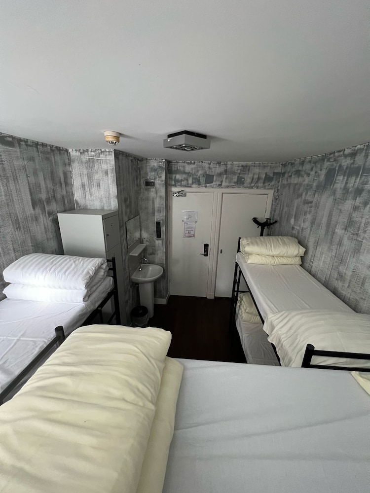 Amigo Hotel - Hostel