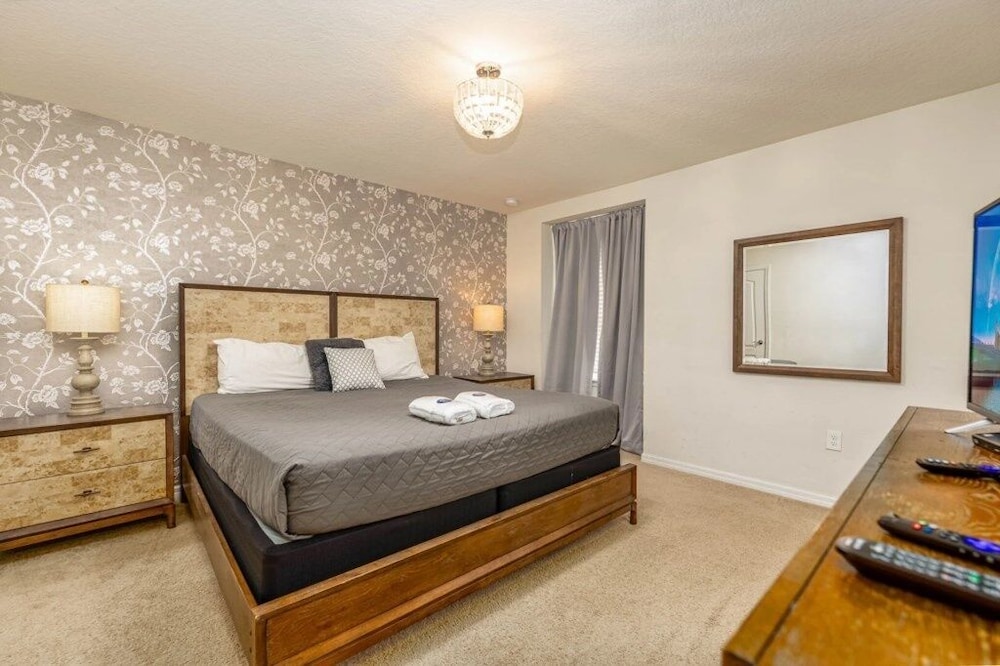Magical Getaway Near Disney Private Pool + Resort Access, Bbq Grill! 4 Bedroom Townhouse