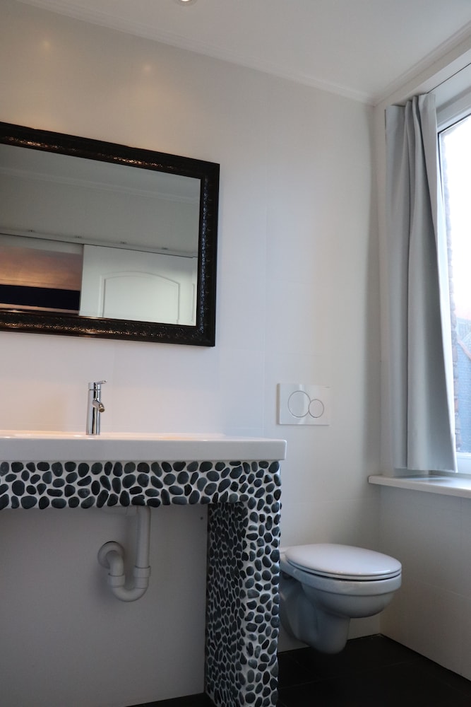 Bruges Vacations - Hostel Lybeer - Property Image 6