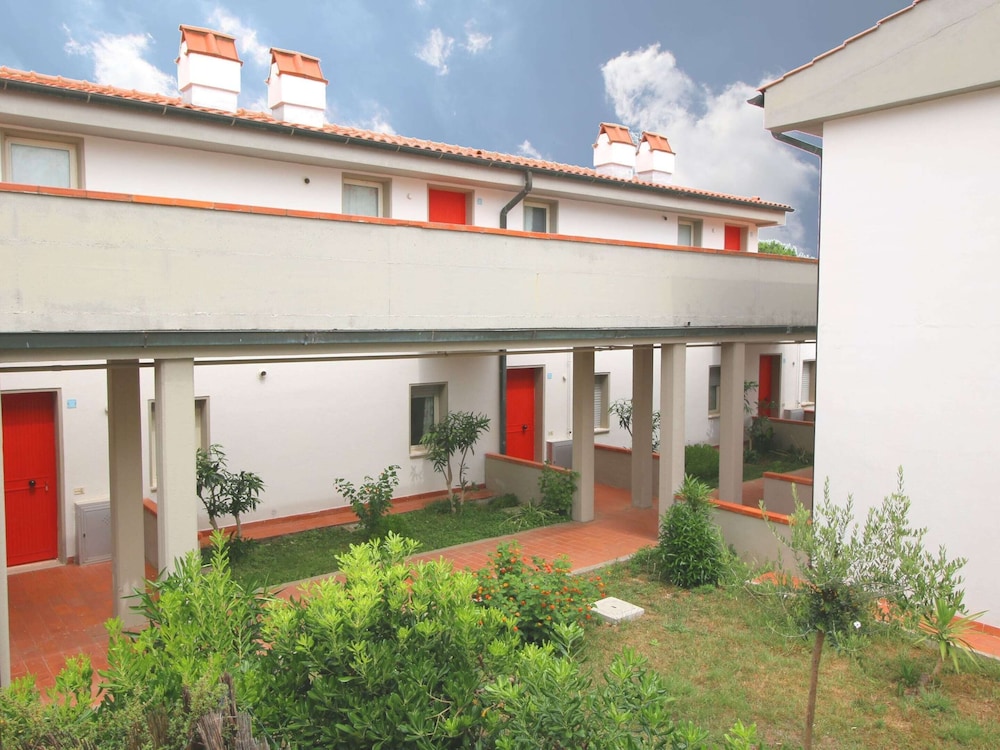 Scenic Holiday Home in Giannella near Beach view 4