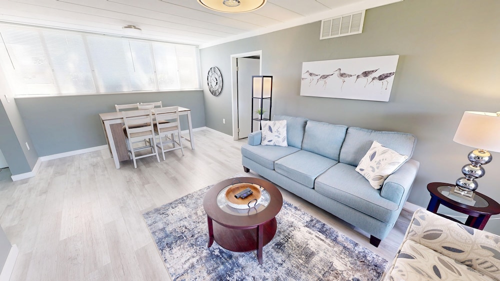 Sea Palm 2b 2 Bedroom Condo