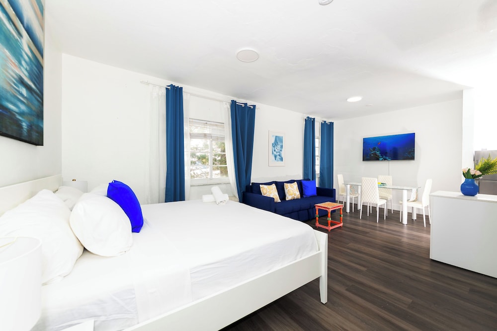 Collins Beach Apartments