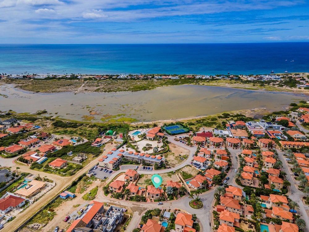 4BR Villa Gold Coast w Pool