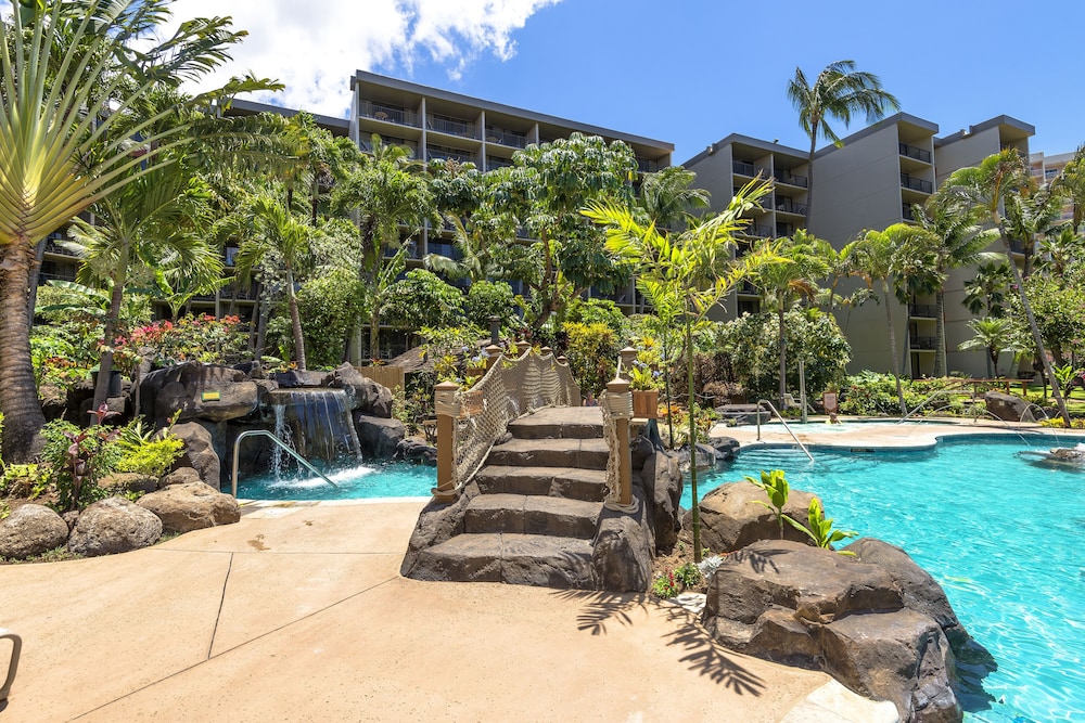 Kaanapali Shores Studio 742 Studio Bedroom Condo by RedAwning