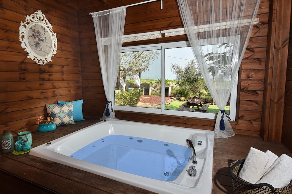 Mul Kineret Suites