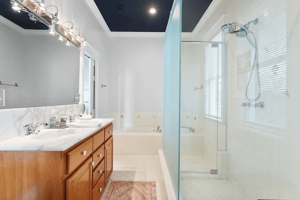 30A Grayt'n Greatful by Avantstay Charming Home+cottage, Walk to Western Lake