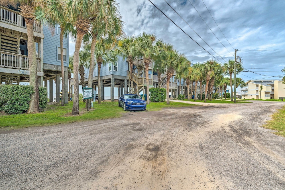 Beach & Pool Access at Condo on Cedar Key!