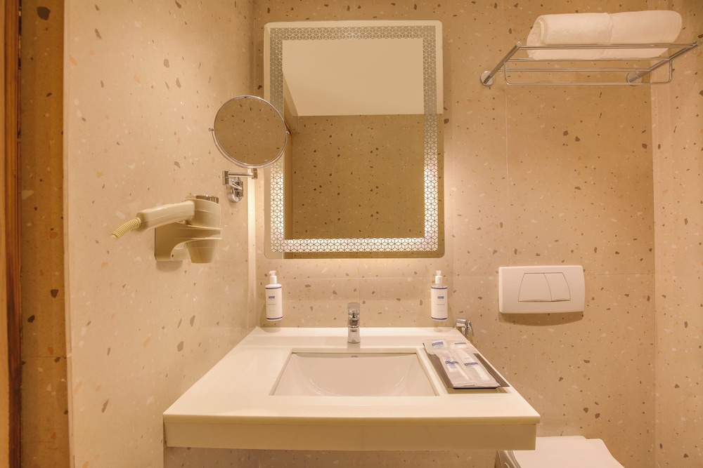 Keys Lite by Lemon Tree Hotels Krishna