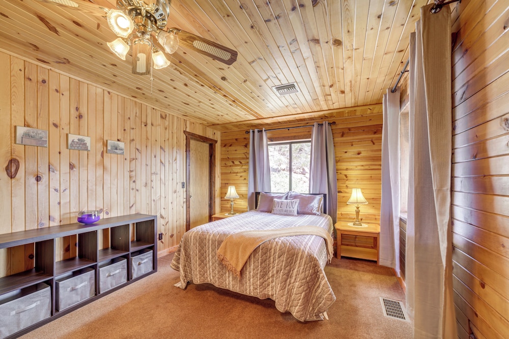 Mtn & Golf Course Views: Payson Retreat!