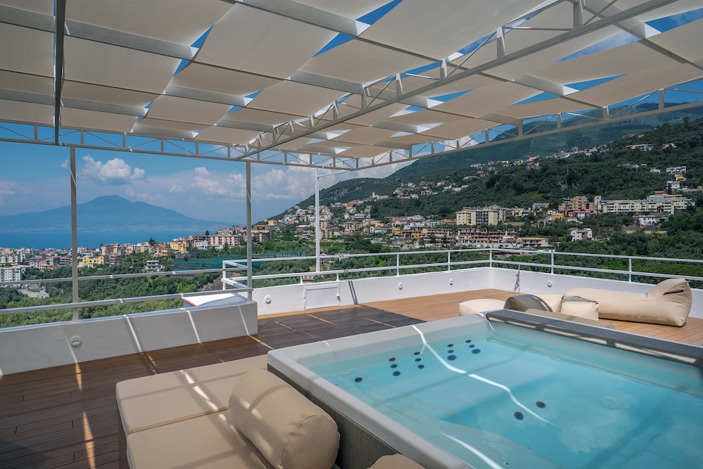 Luxury Villa In Sorrento Coast Swimming Pool & View