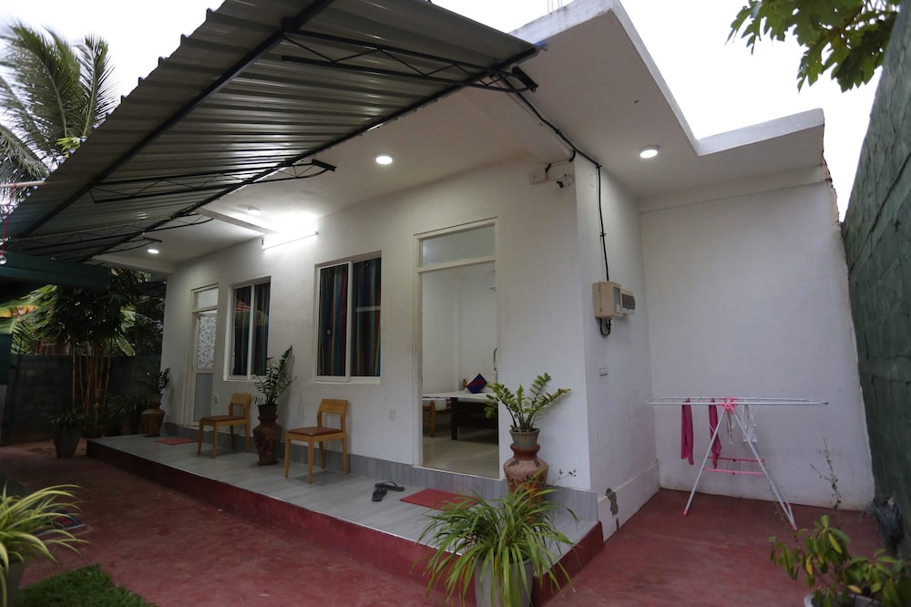 Araliya White House