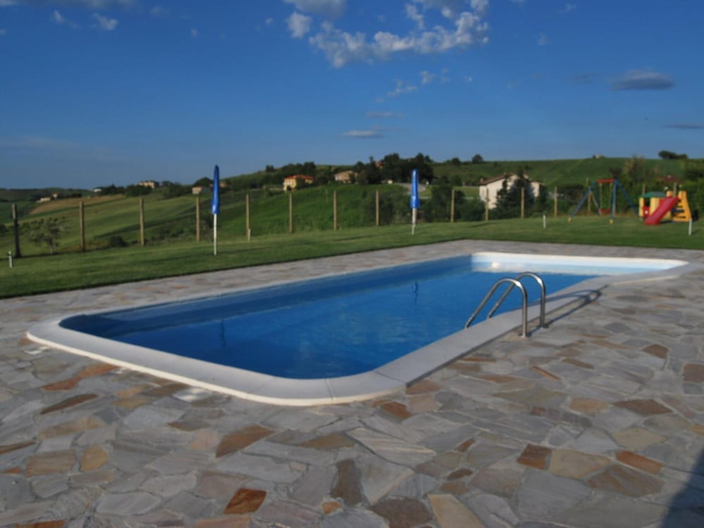 Farmhouse in Marche With Pool & Wine Tours