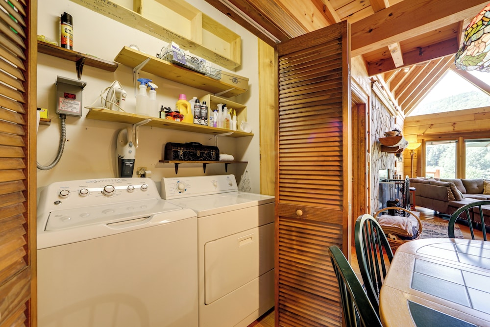 Panoramic Mountain Views & Decks: Franklin Cabin!