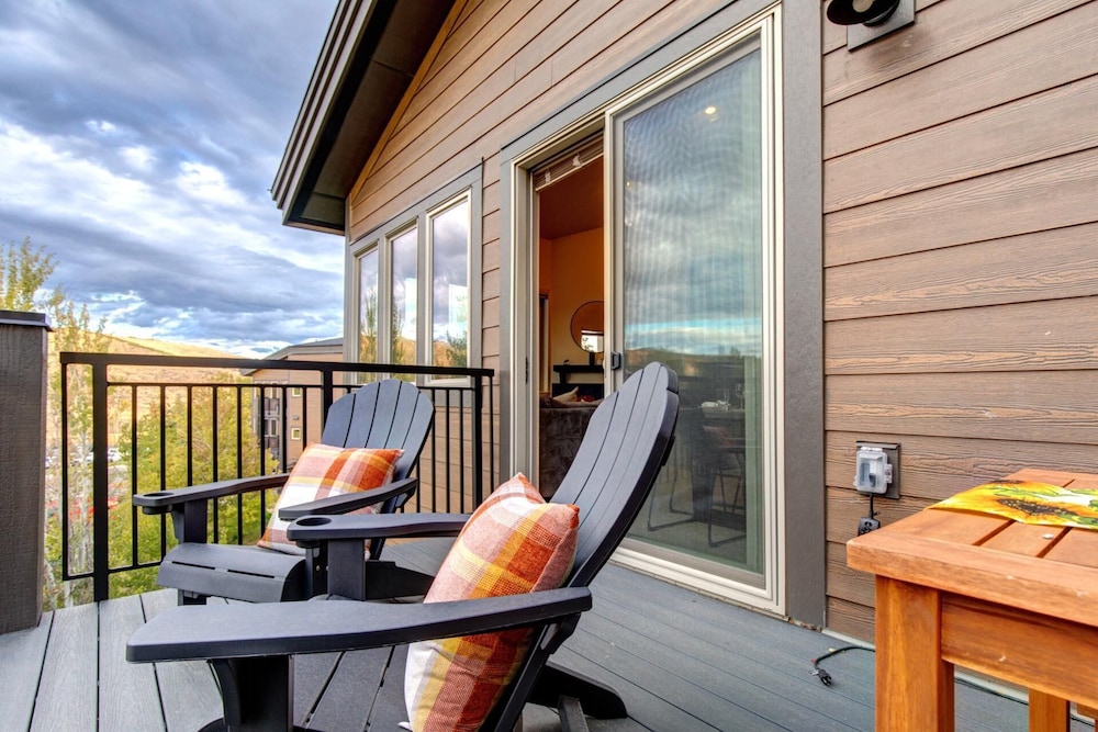 KBM Resorts Crestview Condos Spacious Condo Near Olympic Park With gas Fireplace, Year-round Pool, hot Tub, City Wide Shuttle Access. Cvc-308b