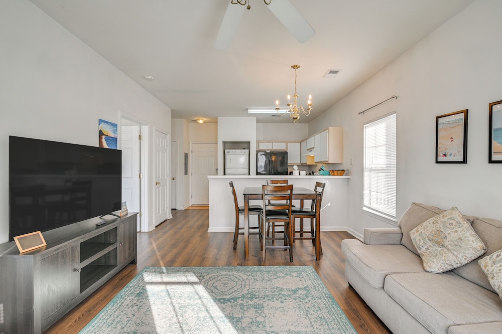 < 1 Mi to Golf: Condo w/ Balcony in Myrtle Beach!