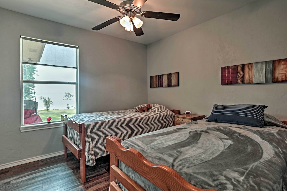 Relaxing Texas Getaway, 1 Mile to Boat Ramp! - Property Image 23