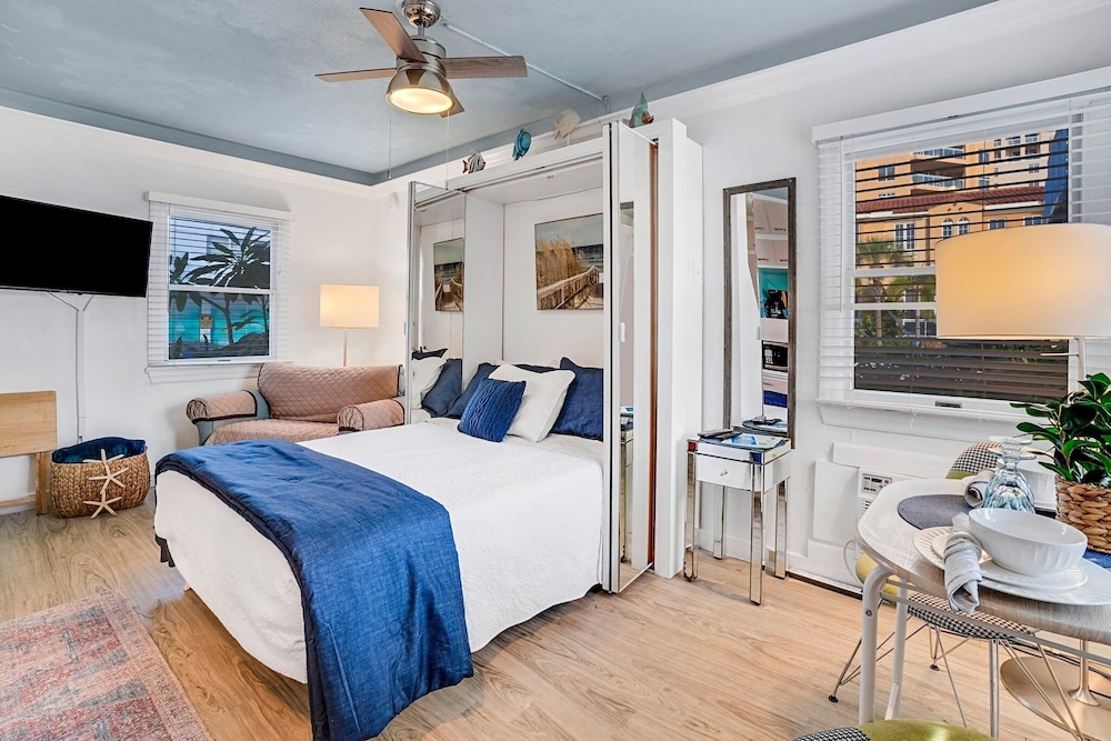 Saltwater Hideaway Coral Resort #e-2 1 Bedroom Condo by RedAwning view 3