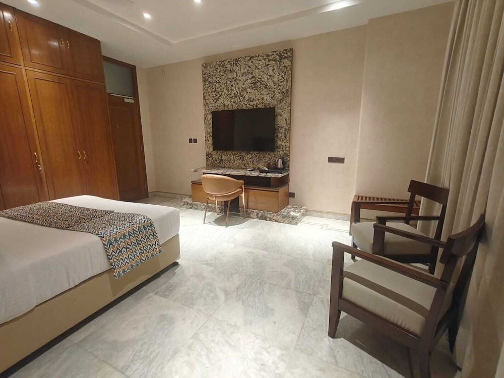Bluestone Prime by The Cosy Hotels