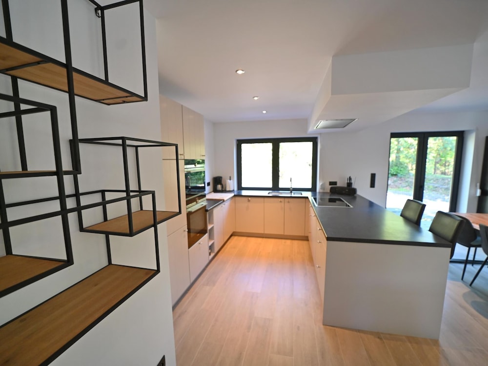Chalet Near Durbuy With Forest & Hot Tub