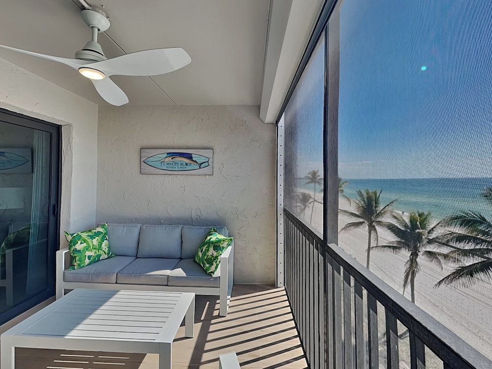 Seaside 4 by Distinctive Beach Rentals