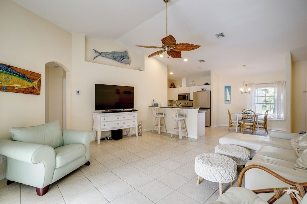 Family Haven w/ Pool! 8 Mi to Warm Mineral Springs