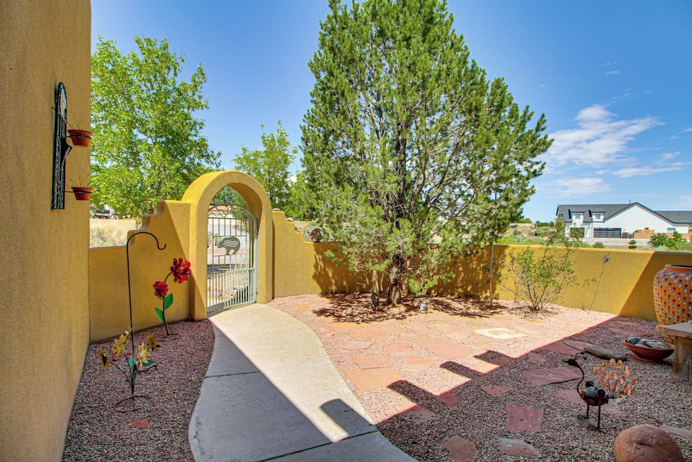 Stunning Sandia Mtn Views: Rio Rancho Retreat