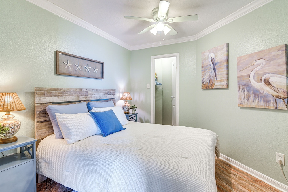 Pool & Hot Tub Access: Beachside Galveston Condo!