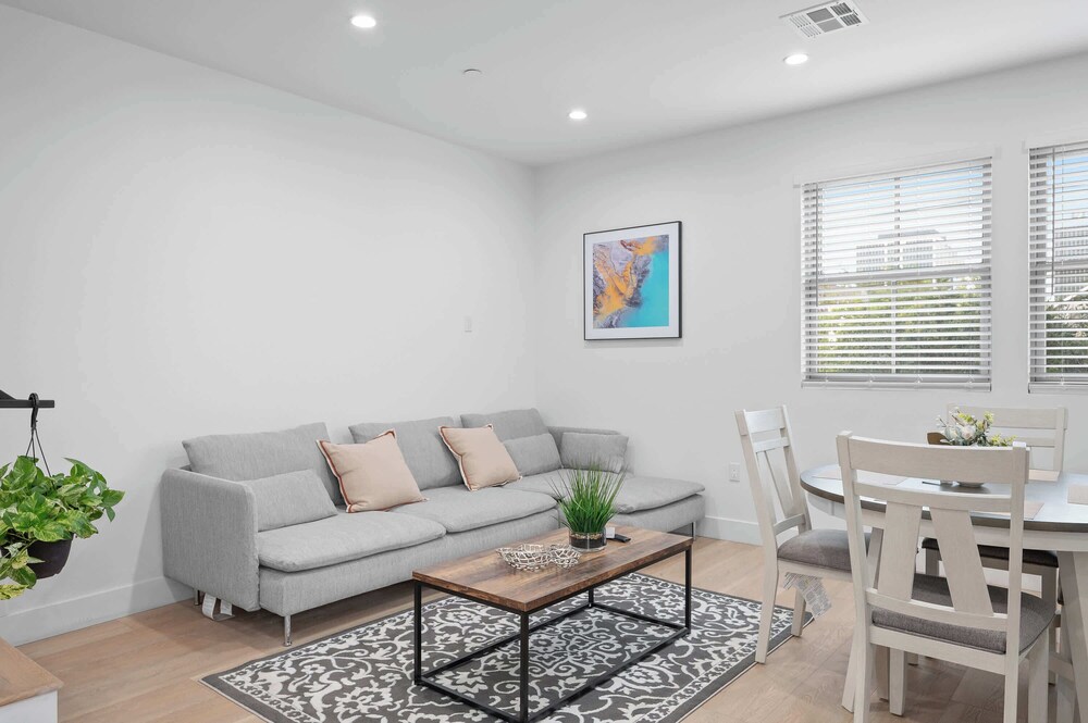 Not Affected by the Fire/modern 5BR Home With Full Amenities & Parking #2
