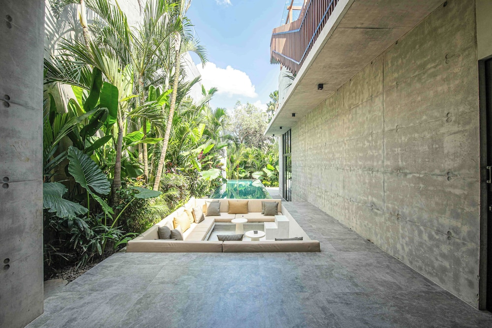 Modern 4 BR Villa Heart of Canggu 8mins to Beach