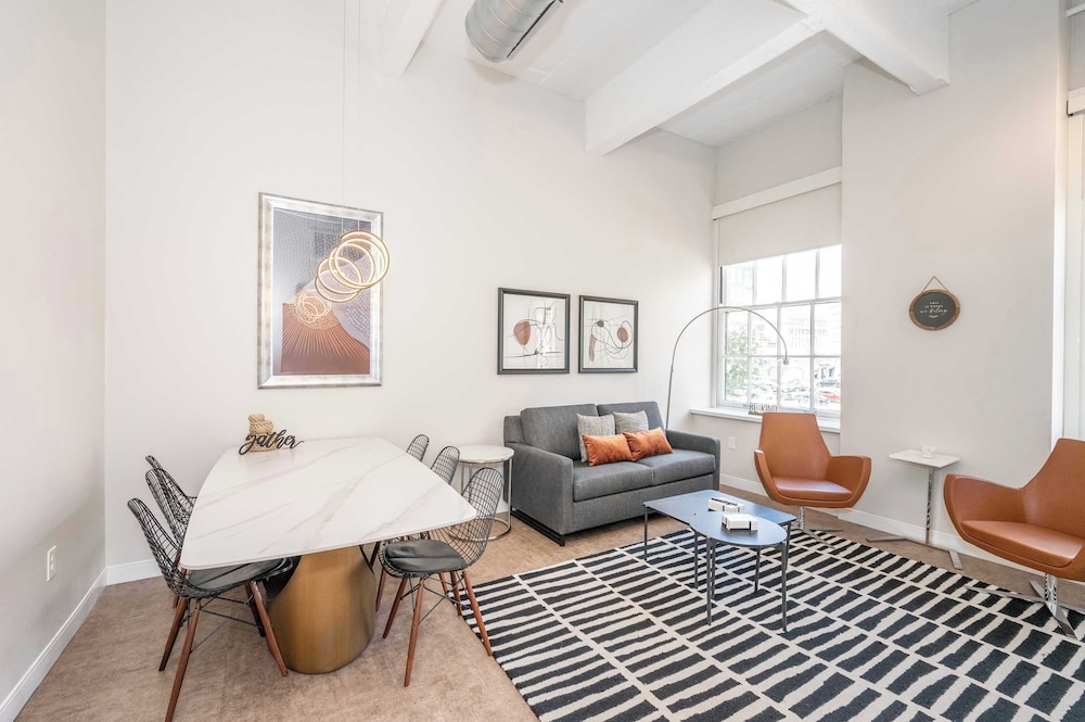 The 333 Suites For 24 Guests